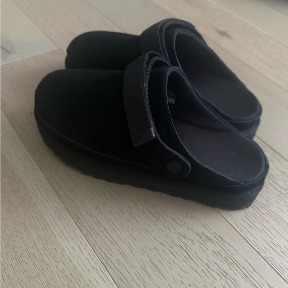 UGG Goldenstar Clogs - Picture 5 of 6